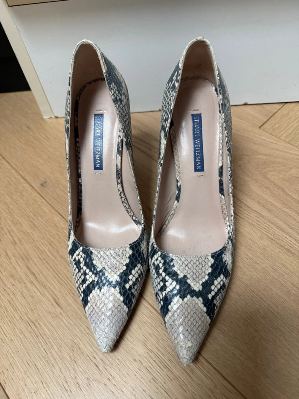 Stuart Weitzman Black & Beige Snakeskin Pointed Toe Pumps - Picture 1 of 6